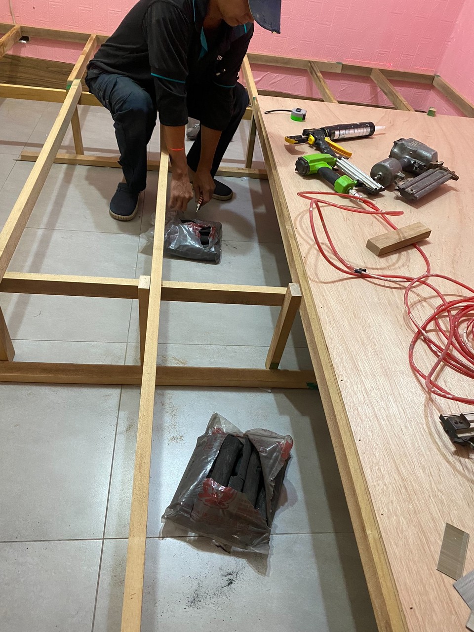 �a�q��@���C